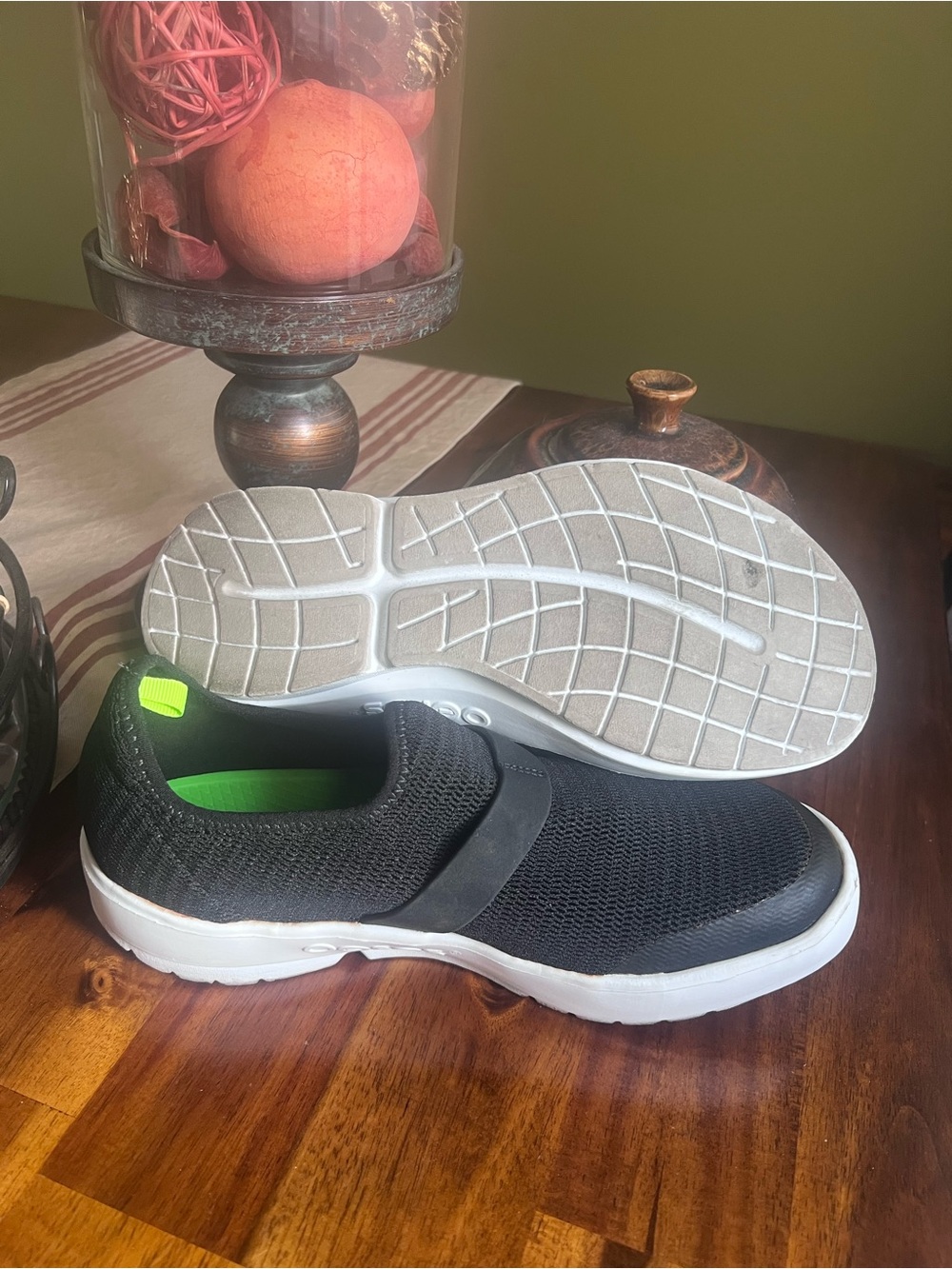 OOFOS Oomg eeZee Canvas Black Slip-On Revovery Sneakers - Picture 6 of 7